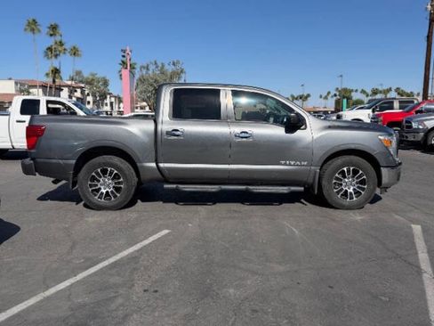 Used 2021 Nissan Titan SV w/ SV Convenience Package RWD image 2