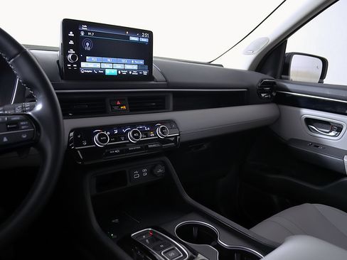 Used 2025 Honda Pilot Touring image 33