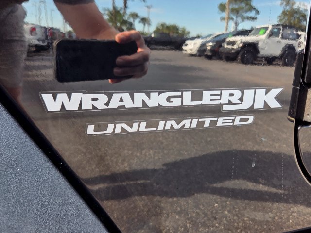Certified 2018 Jeep Wrangler Unlimited Rubicon w/ Connectivity Group AWD/4WD image 11