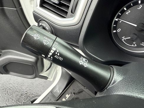 Used 2021 Nissan Titan SV w/ SV Convenience Package image 32