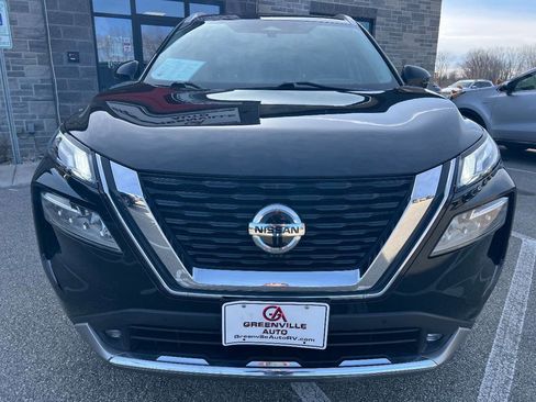 Used 2021 Nissan Rogue Platinum image 2