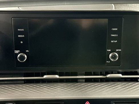 Used 2024 Kia Carnival LX image 18