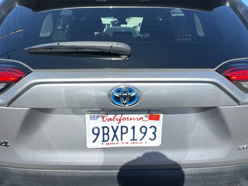 Used 2021 Toyota RAV4 LE AWD/4WD image 19