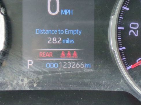 Used 2021 Toyota RAV4 LE AWD/4WD image 24