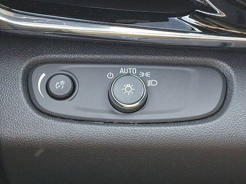Used 2025 Buick Envista Avenir FWD image 28