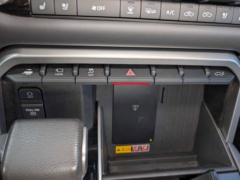Used 2025 Toyota Tundra Platinum AWD/4WD image 27