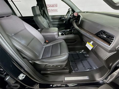 Used 2025 Chevrolet Suburban LT w/ Comfort Package image 32
