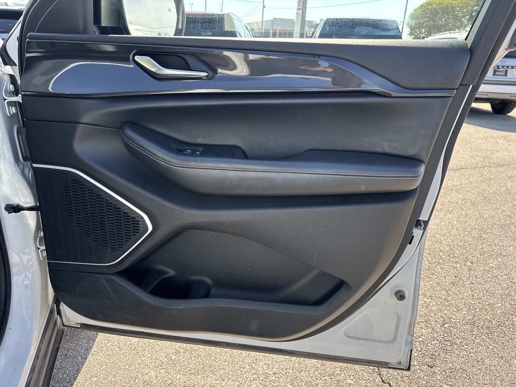 Used 2022 Jeep Grand Cherokee L Laredo RWD image 14