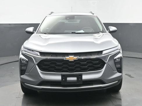 Used 2025 Chevrolet Trax LT w/ LT Convenience Package FWD image 7