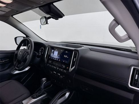 Used 2025 Nissan Frontier SV w/ SV Convenience Package image 25