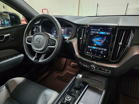 Used 2022 Volvo XC60 B5 R-Design w/ Climate Package image 30