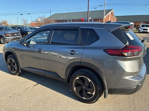 Used 2025 Nissan Rogue SV w/ SV Premium Package image 5
