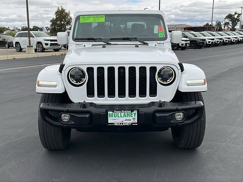 Used 2023 Jeep Gladiator Overland AWD/4WD image 8