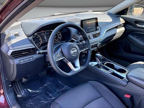 Used 2024 Nissan Altima 2.5 SV FWD image 17