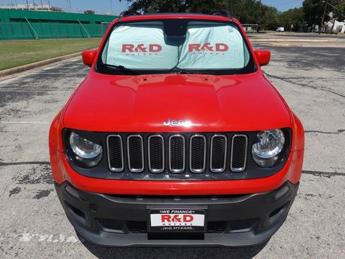 Used 2015 Jeep Renegade Latitude w/ Popular Equipment Group FWD image 2