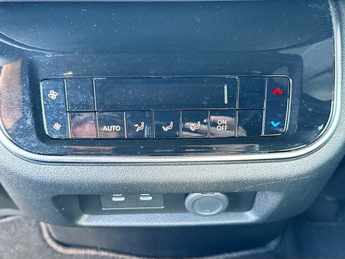 Used 2025 Nissan Armada SL w/ Captain's Chari Seat Package image 29