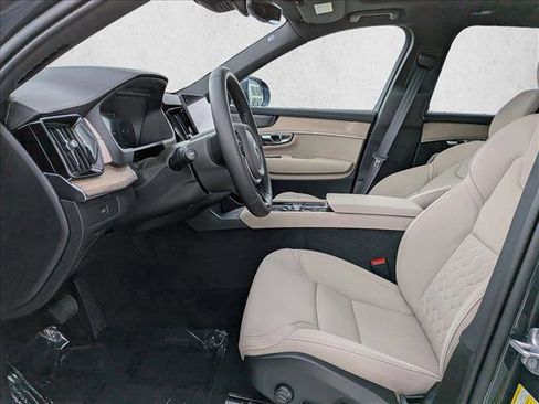 New 2026 Volvo XC90 B5 Plus w/ Protection Package image 4