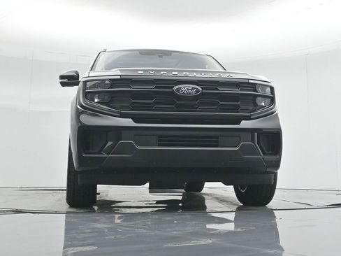 New 2025 Ford Expedition Active image 48