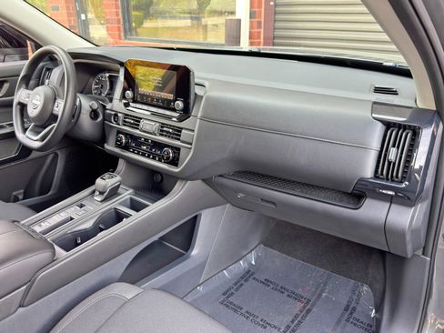 Used 2025 Nissan Pathfinder S FWD image 13