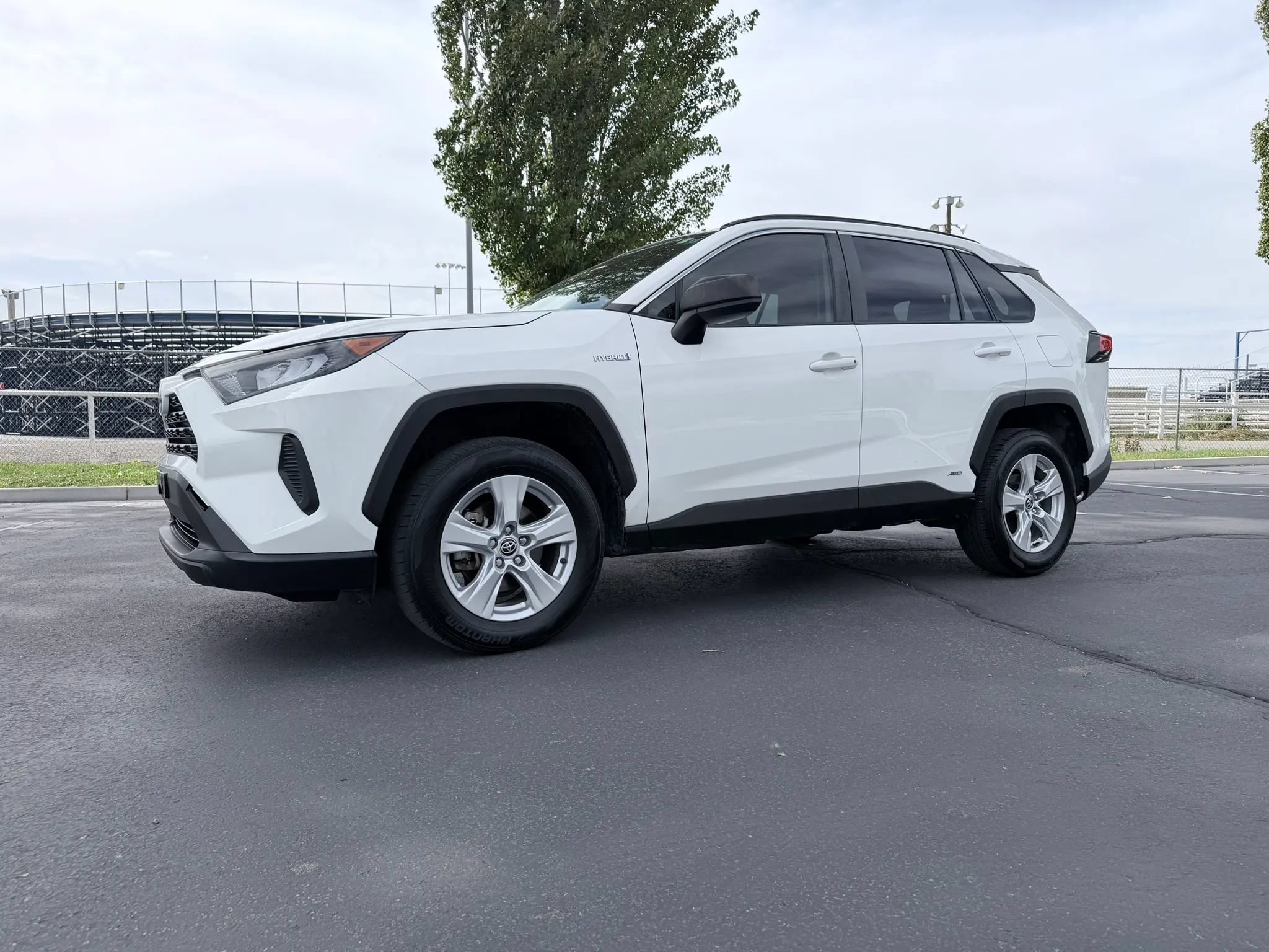 Used 2021 Toyota RAV4 LE AWD/4WD image 10