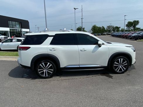 Used 2024 Nissan Pathfinder Platinum w/ Lighting Package (N93) AWD/4WD image 8