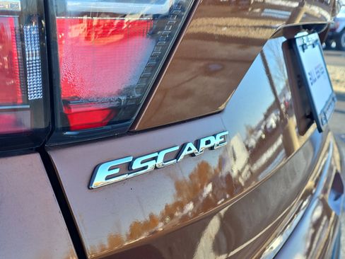 Used 2017 Ford Escape SE image 6