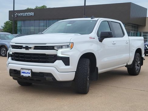 Used 2023 Chevrolet Silverado 1500 RST w/ Convenience Package II AWD/4WD image 2