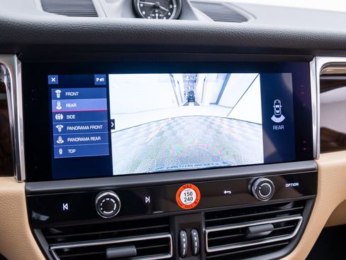 New 2026 Porsche Macan image 24