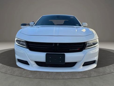 Used 2019 Dodge Charger SXT image 2