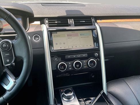 Used 2018 Land Rover Discovery HSE AWD/4WD image 6