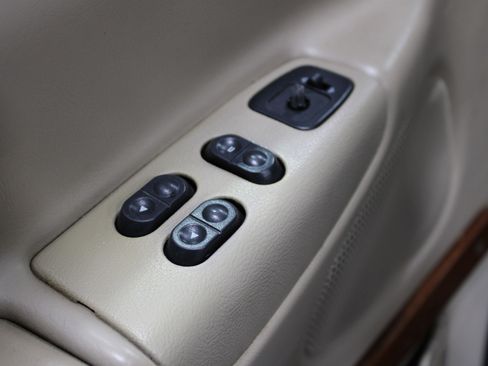 Used 2000 Ford E-150 and Econoline 150 image 6