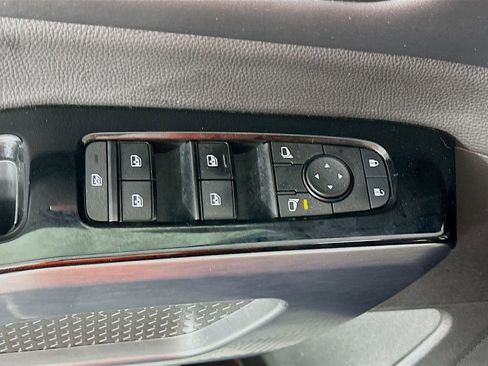 Used 2022 Nissan Pathfinder SL w/ SL Black Package image 25