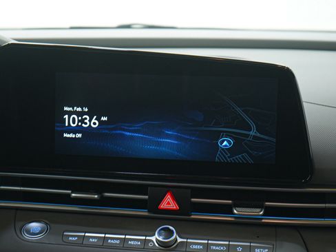 Used 2025 Hyundai Elantra SEL image 16