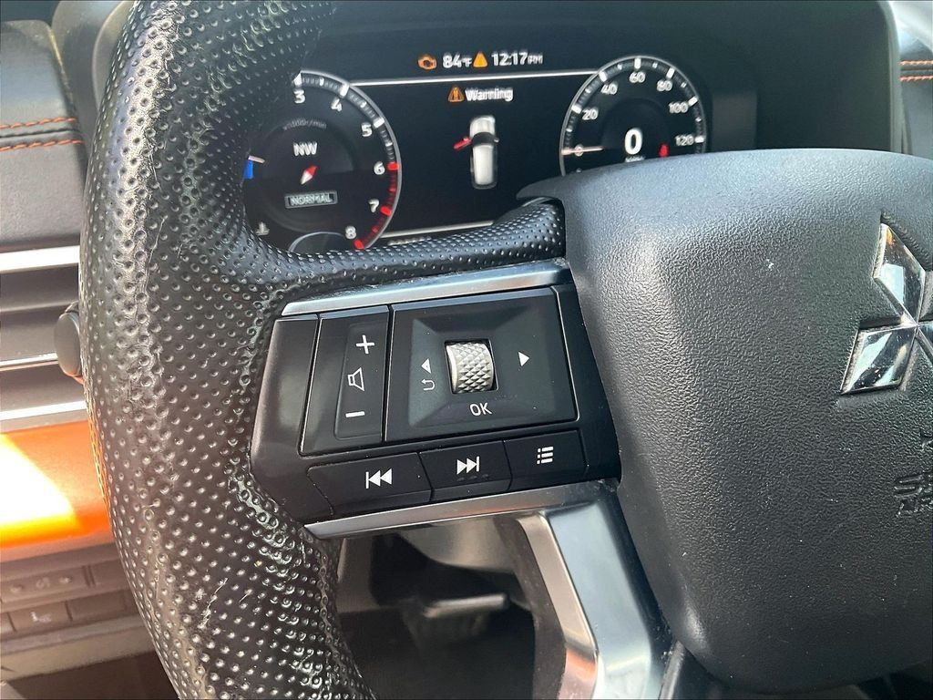 Used 2022 Mitsubishi Outlander SEL AWD/4WD image 23