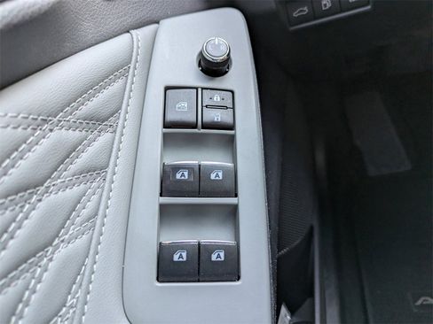 Used 2019 Toyota Avalon Limited image 23