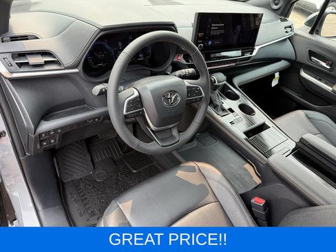 Used 2026 Toyota Sienna XLE Woodland Edition AWD/4WD image 18
