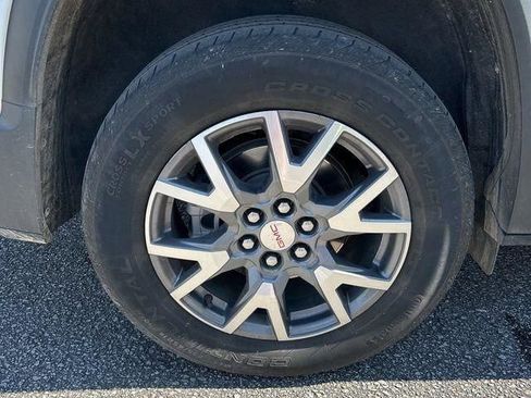 Used 2022 GMC Acadia SLT w/ Technology Package image 16