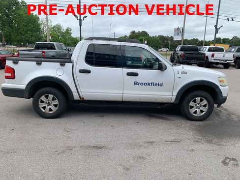 Used 2007 Ford Explorer Sport Trac XLT AWD/4WD image 4