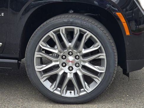 New 2026 GMC Yukon XL Denali w/ Denali Reserve Package image 9