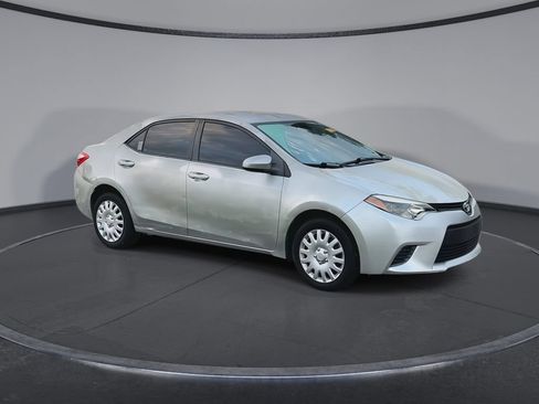 Used 2014 Toyota Corolla LE FWD image 2