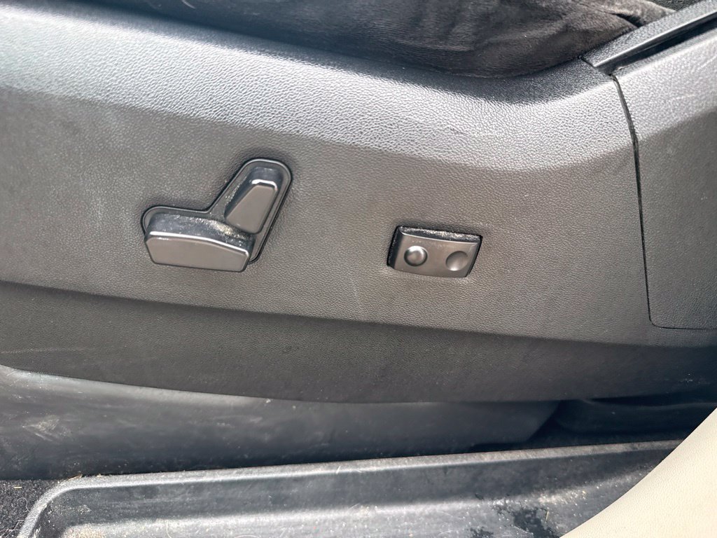 Used 2013 Dodge Grand Caravan Crew FWD image 18