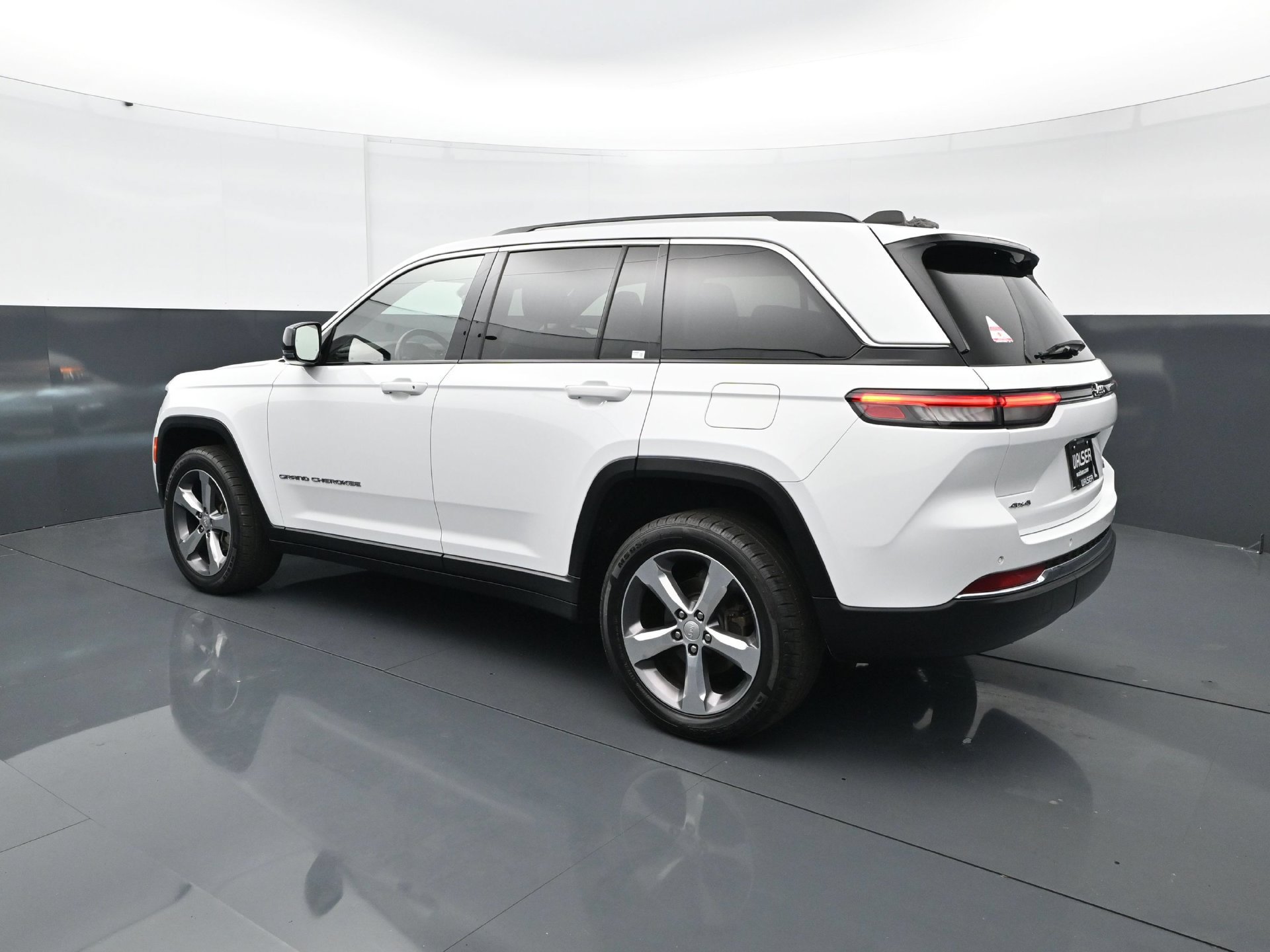 Used 2022 Jeep Grand Cherokee Limited AWD/4WD image 4