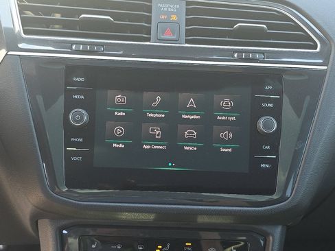 Used 2023 Volkswagen Tiguan SE R-Line AWD/4WD image 19