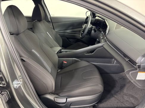 New 2025 Hyundai Elantra SEL FWD image 12
