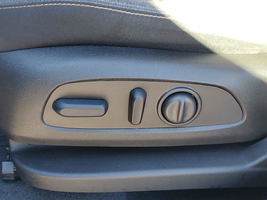 Used 2024 Chevrolet Equinox LT FWD image 6