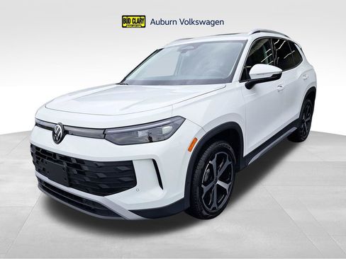 New 2025 Volkswagen Tiguan SE AWD/4WD image 1
