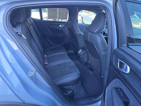 Certified 2023 Volvo C40 P8 Recharge Ultimate image 12