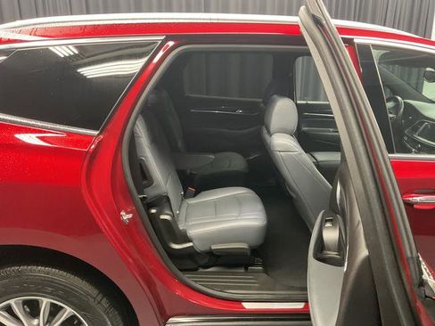 Used 2023 Buick Enclave Essence image 15
