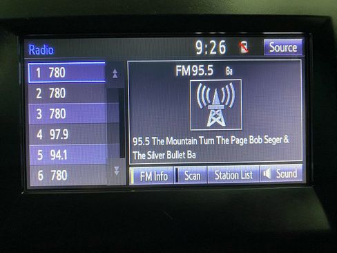 Used 2017 Toyota Camry LE image 22