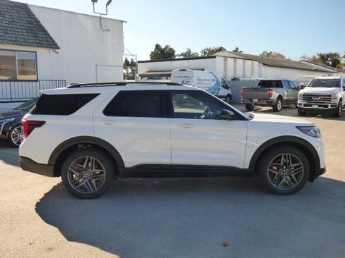 New 2026 Ford Explorer ST image 2
